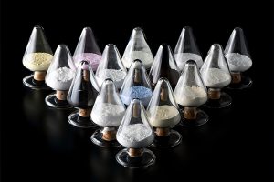 中国稀土出口管制冲击日本:上半年镝铁合金进口量骤降82%,芯片供应链承压